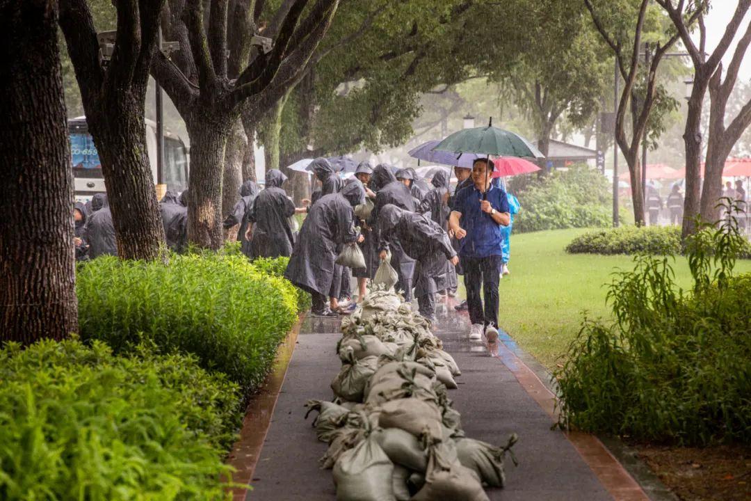 富阳携手共筑安全防线，防汛动态温馨播报