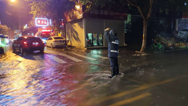 “黄冈暴雨实时报道”